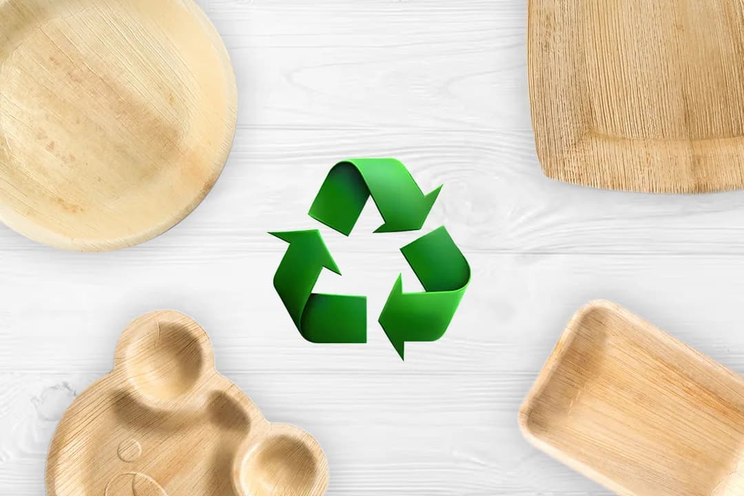 Areca palm-leaf tableware arranged around a green recycling symbol — Flora Dine’s circular, compostable process